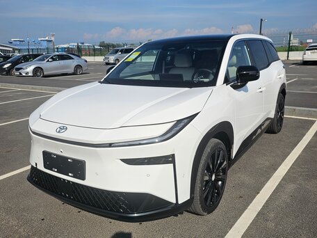 2026 Toyota bZ3X 67.9 kWh, белый, 2600000 рублей, вид 1