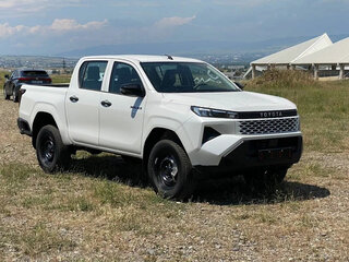 2025 Toyota Hilux Extra Cab VIII Рестайлинг 2, белый, 7080000 рублей, вид 4