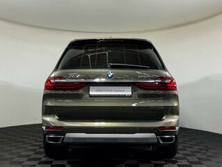 2021 BMW X7 40i I (G07), коричневый, 8725615 рублей, вид 4