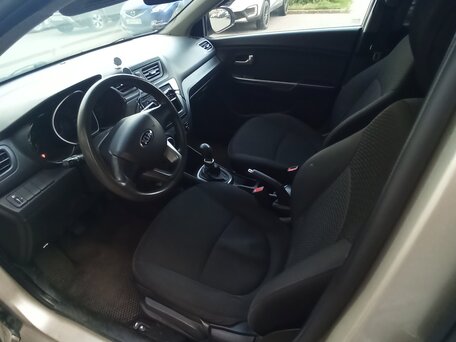 2014 Kia Rio III, бежевый, 850000 рублей, вид 5