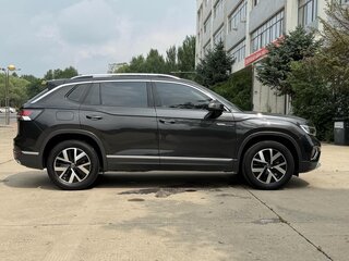 2023 Volkswagen Tayron I Рестайлинг, чёрный, 2420095 рублей, вид 4