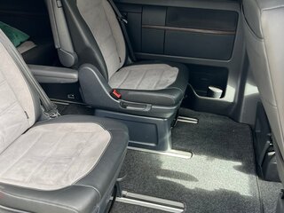 2020 Volkswagen Multivan T6 Рестайлинг, чёрный, 6050000 рублей, вид 4