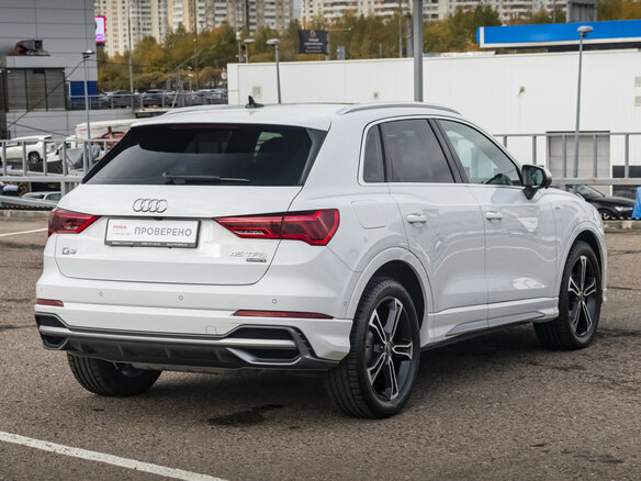 2022 Audi Q3 45 TFSI II (F3), белый, 4179000 рублей - вид 4