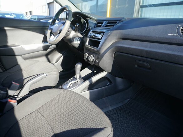 2013 Kia Rio III, белый - вид 10