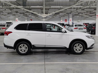 2018 Mitsubishi Outlander III Рестайлинг 2, белый, 1670000 рублей, вид 4