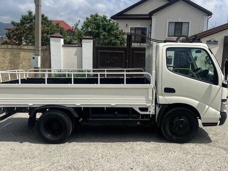 2004 Toyota Dyna, белый, 1450000 рублей, вид 5