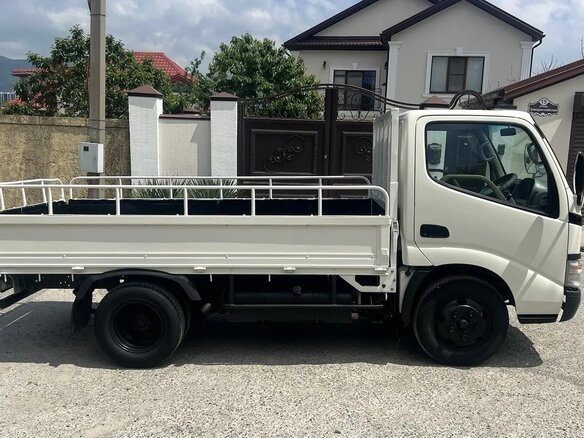 2004 Toyota Dyna, белый, 1450000 рублей - вид 4