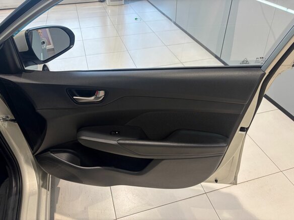 2018 Hyundai Solaris II, бежевый, 1089000 рублей - вид 15