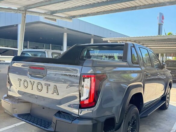 2026 Toyota Hilux, серый, 7900000 рублей - вид 12