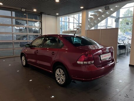 2014 Volkswagen Polo V, красный, 900000 рублей, вид 5