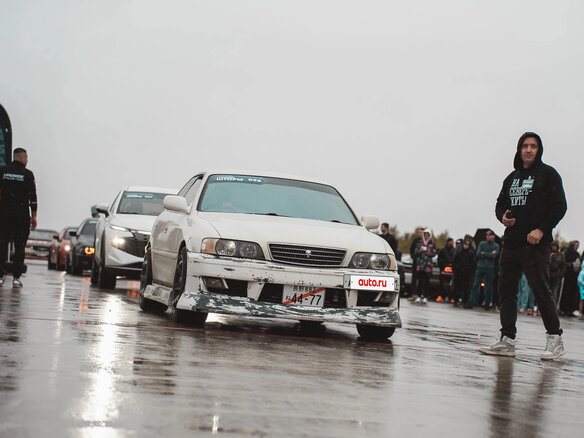 1996 Toyota Chaser VI (X100), белый, 660000 рублей - вид 3