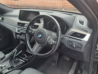 2020 BMW X2 sDrive18i I (F39), чёрный, 2050000 рублей, вид 4