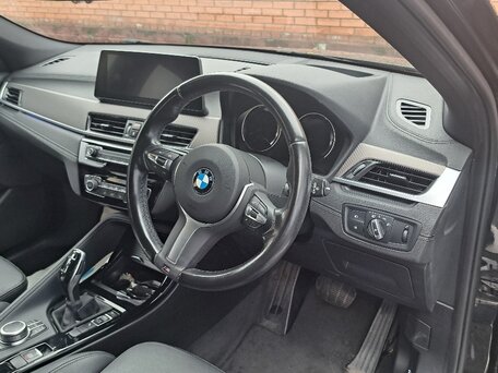 2020 BMW X2 sDrive18i I (F39), чёрный, 1900000 рублей, вид 4