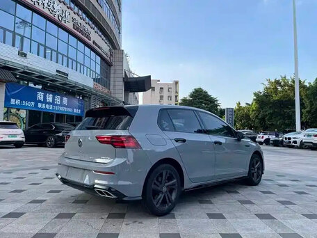 2022 Volkswagen Golf VIII, серый, 1690004 рублей, вид 4