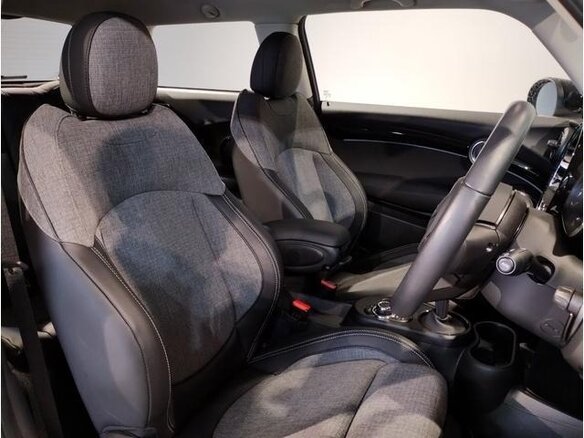 2023 Mini Hatch Cooper III (F55/F56) Рестайлинг 2, бежевый - вид 12