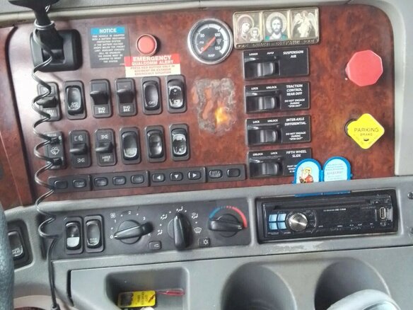 1998 Freightliner FLD, зелёный, 7000000 рублей - вид 26
