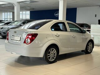 2014 Chevrolet Aveo II, белый, 630000 рублей, вид 4