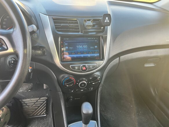 2013 Hyundai Solaris I, серебристый, 775000 рублей - вид 6