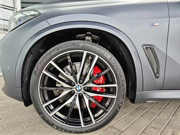 2021 BMW X5 M50i IV (G05/G18), серый, 8290000 рублей - вид 6