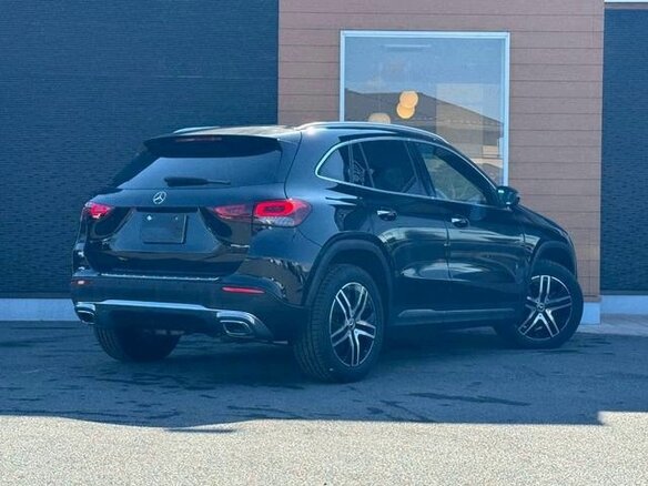 2022 Mercedes-Benz GLA 180 II (H247), чёрный, 2047000 рублей - вид 3