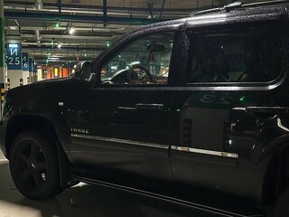2011 Chevrolet Tahoe 6AT III, чёрный, 2000000 рублей, вид 3