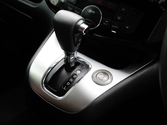 2016 Nissan Serena IV (C26), оранжевый - вид 20