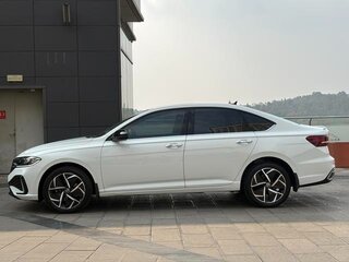 2023 Volkswagen Lavida III Рестайлинг, белый, 1367002 рублей, вид 3