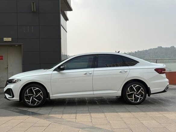 2023 Volkswagen Lavida III Рестайлинг, белый - вид 2