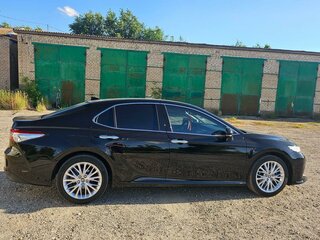 2020 Toyota Camry VIII (XV70), чёрный, 3750000 рублей, вид 3