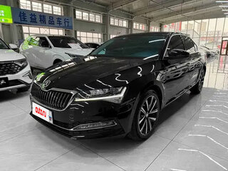 2022 Skoda Superb III Рестайлинг, чёрный, 1900000 рублей, вид 1