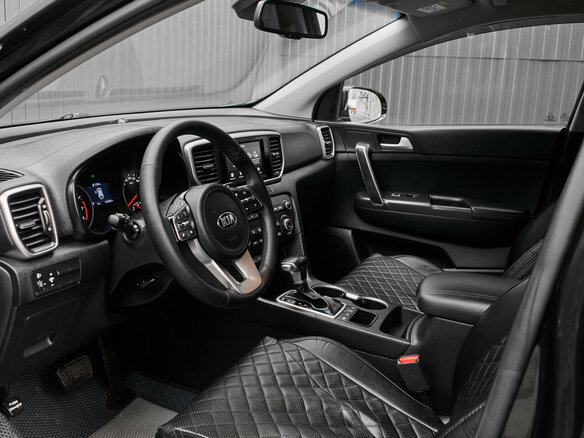 2018 Kia Sportage IV Рестайлинг, чёрный, 2340000 рублей - вид 9