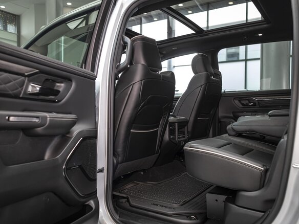 2026 Ram 1500 Crew Cab V Рестайлинг, серебристый, 9390000 рублей - вид 17