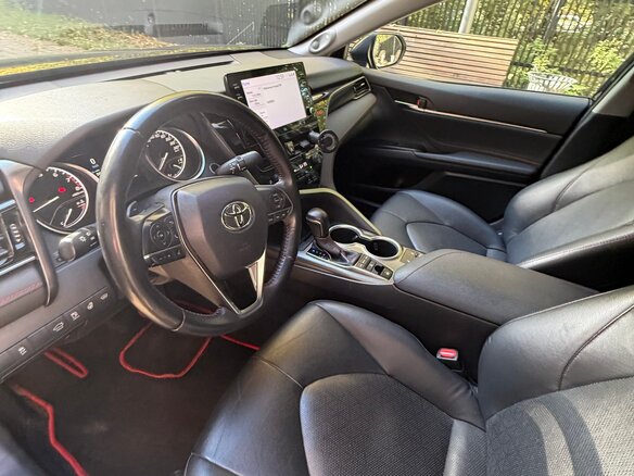 2021 Toyota Camry VIII (XV70), чёрный, 3800000 рублей - вид 5