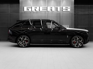 2026 Rolls-Royce Cullinan Black Badge I Рестайлинг (Series II), чёрный, 80000000 рублей, вид 4