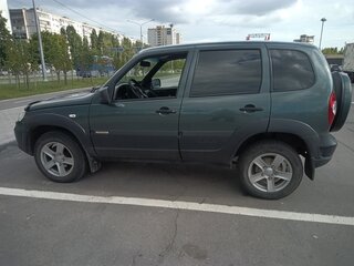2016 Chevrolet Niva I Рестайлинг, серый, 530000 рублей, вид 3