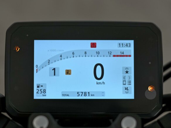 2024 Honda CB 650R, серый, 1177000 рублей - вид 8