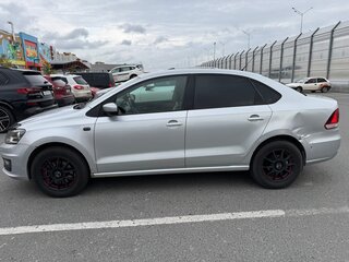2016 Volkswagen Polo V Рестайлинг, серебристый, 700000 рублей, вид 3