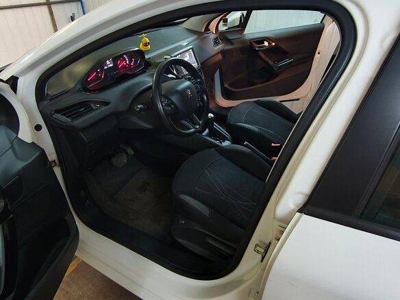 2013 Peugeot 208 I, белый, 600000 рублей - вид 12