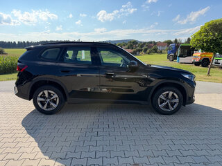 2024 BMW X1 18i sDrive III (U11/U12), чёрный, 4156679 рублей, вид 5