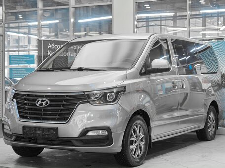 2018 Hyundai H-1 II Рестайлинг 2, серебристый, 2489000 рублей, вид 1