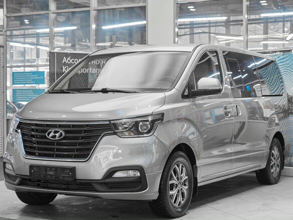 2018 Hyundai H-1 II Рестайлинг 2, серебристый, 2489000 рублей