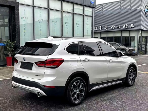 2022 BMW X1 Long 20Li sDrive II (F48) Рестайлинг, белый, 2120000 рублей - вид 3