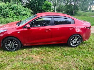 2017 Kia Rio IV, красный, 1220000 рублей, вид 3