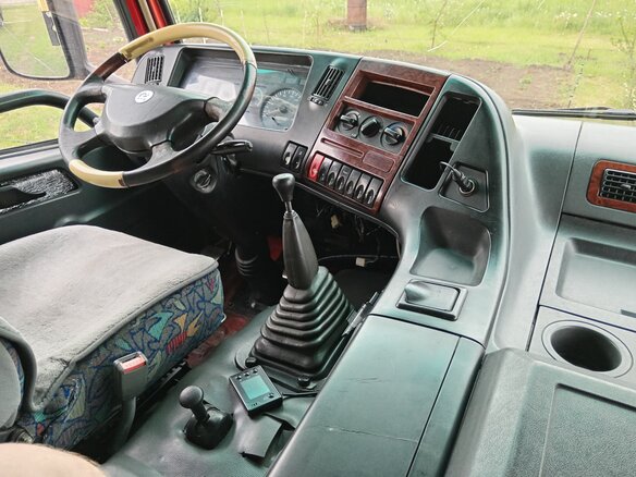2006 Dongfeng EQ3312, красный, 1470000 рублей - вид 5