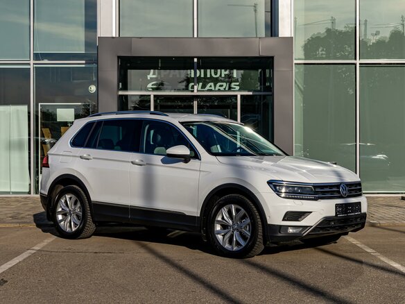 2018 Volkswagen Tiguan II, белый, 2275000 рублей - вид 2