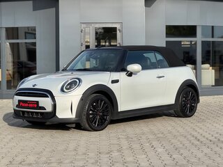 2021 Mini Hatch Cooper III (F55/F56) Рестайлинг 2, белый, 2680000 рублей, вид 3