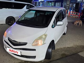 2006 Toyota Ractis I, белый, 550000 рублей, вид 2