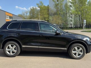 2011 Volkswagen Touareg II, чёрный, 2200000 рублей, вид 4
