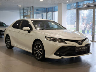 2020 Toyota Camry VIII (XV70), белый, 2445000 рублей, вид 3