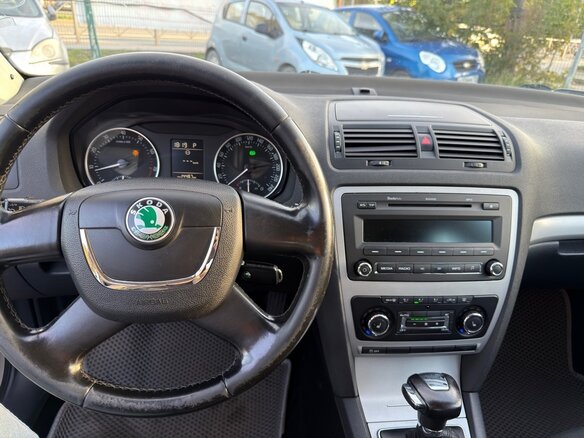 2012 Skoda Octavia II (A5) Рестайлинг, серебристый, 808000 рублей - вид 8